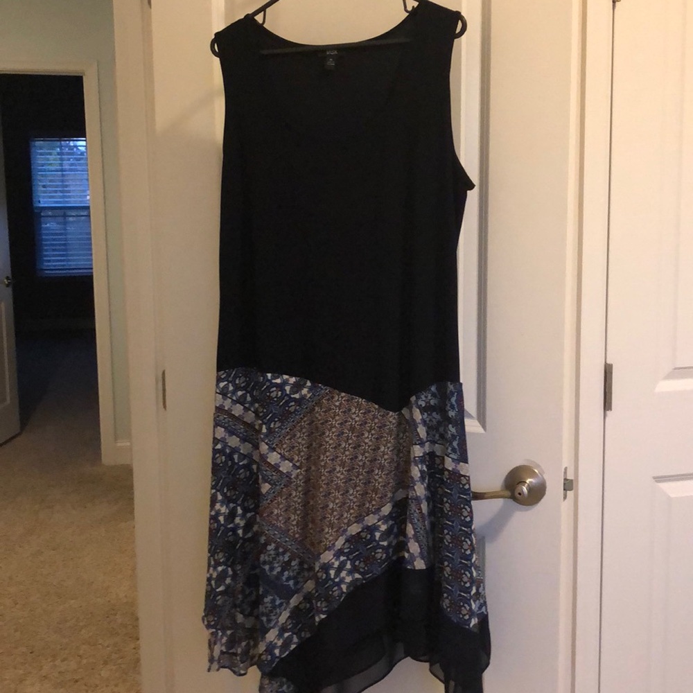 Unique and fun dress. Black. XL